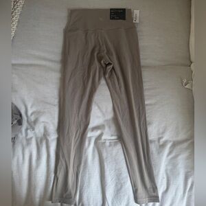 Aritzia brand new with tag leggings